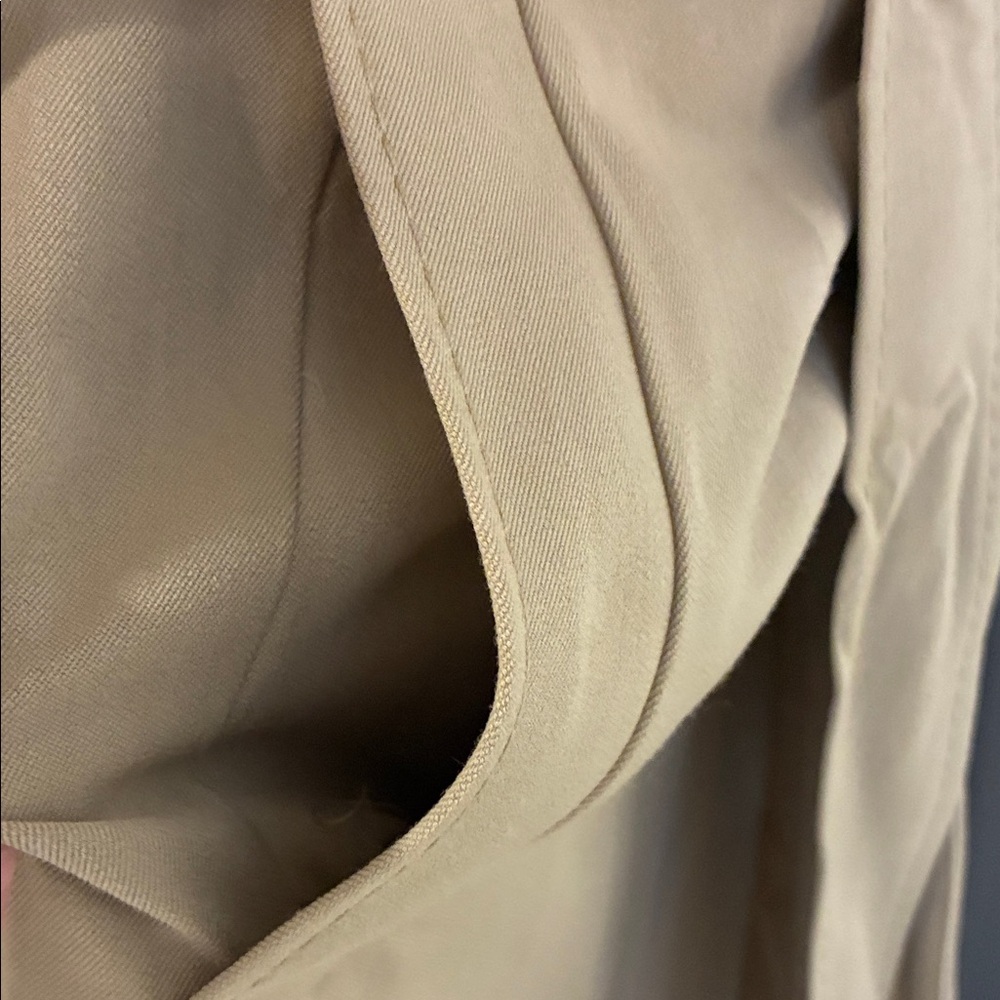 Chic Beige Trench Coat - Picture 4 of 10